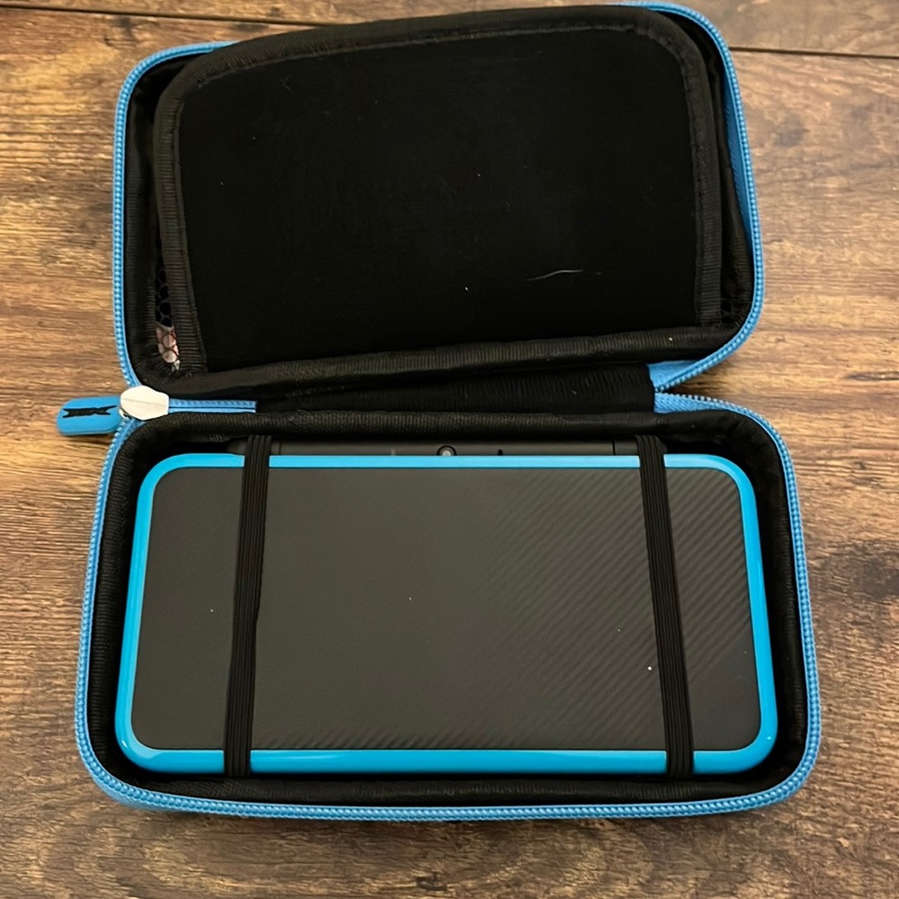 Nintendo DS2 with games